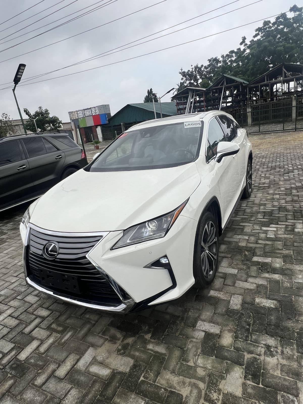 2017 Lexus RX SUV — photo 3 of 10