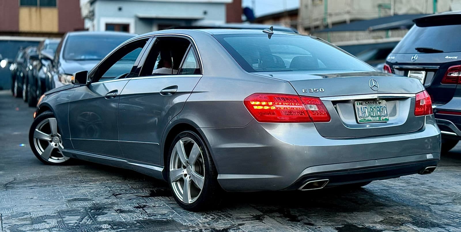 2010 MercedesBenz E350 — photo 4