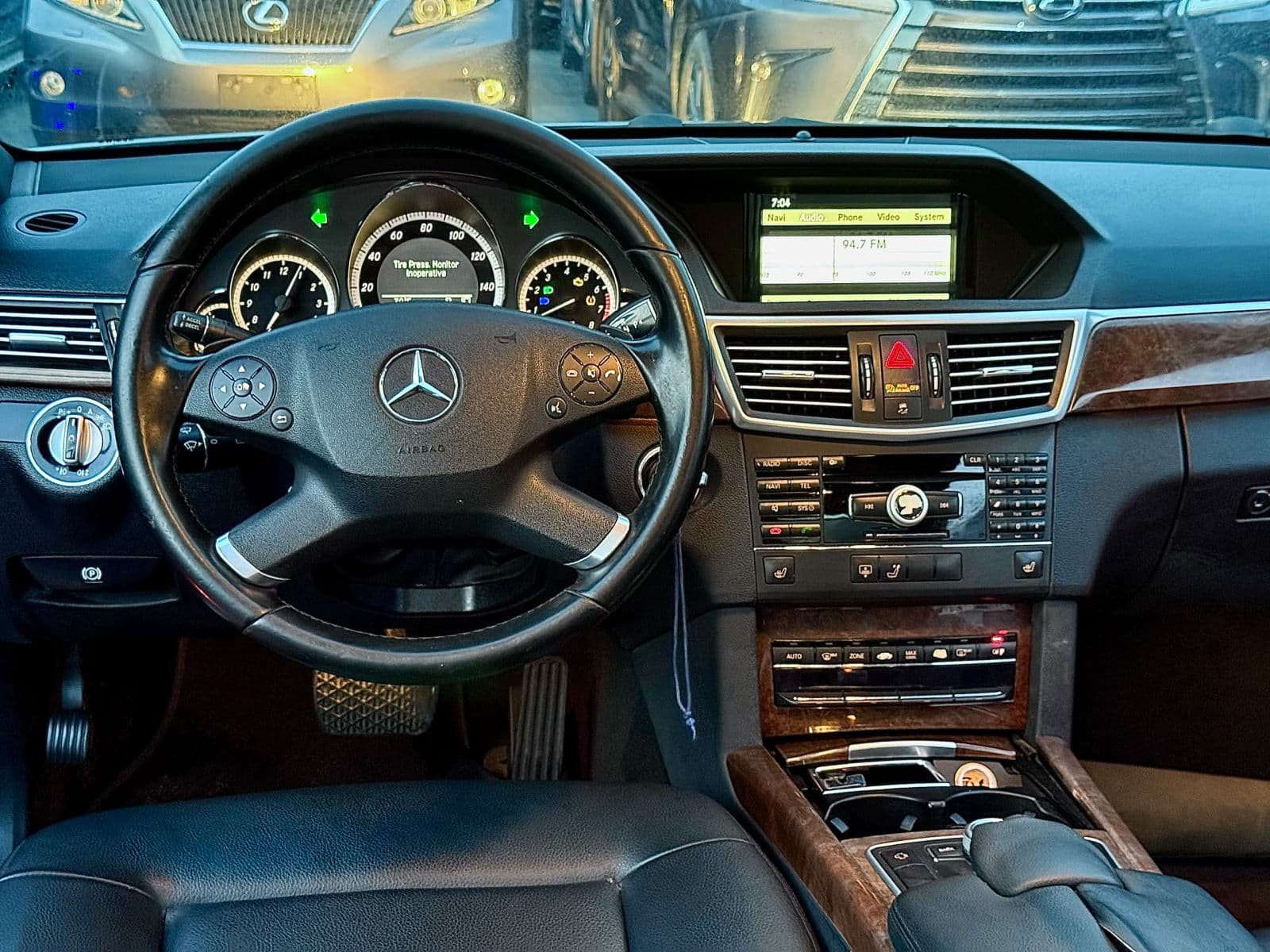 2010 MercedesBenz E350 — photo 5