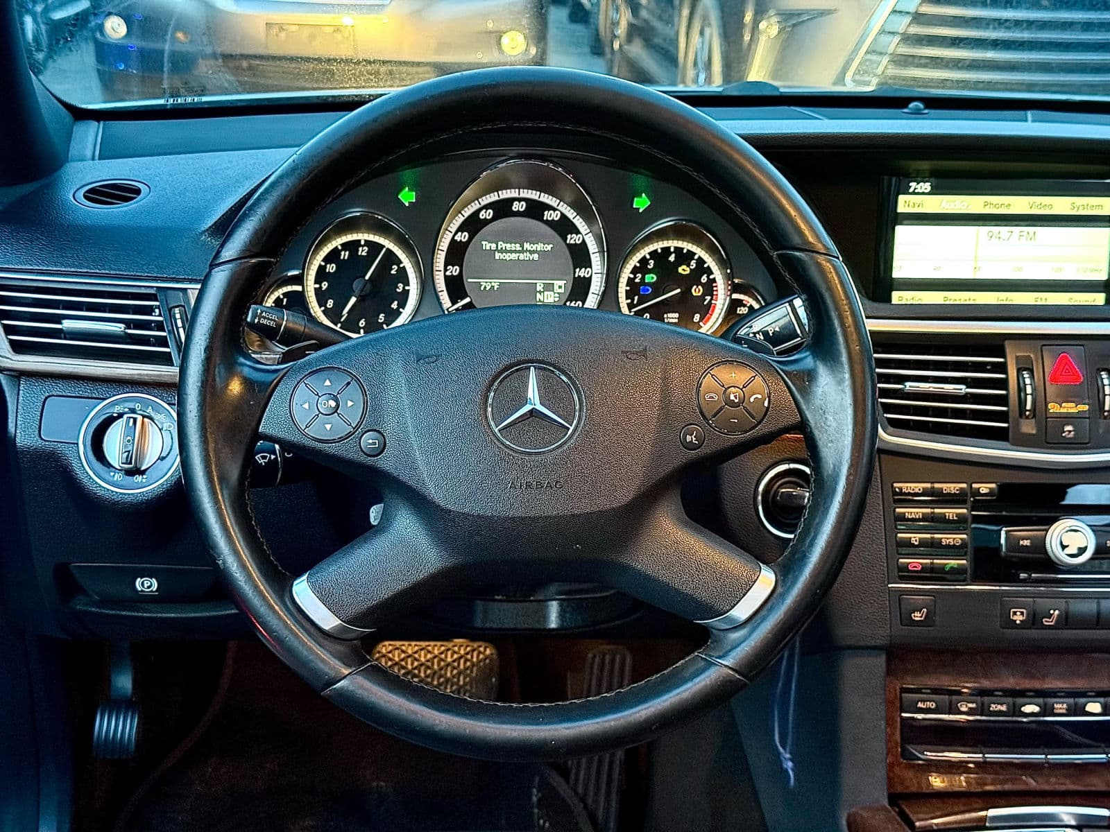2010 MercedesBenz E350 — photo 11