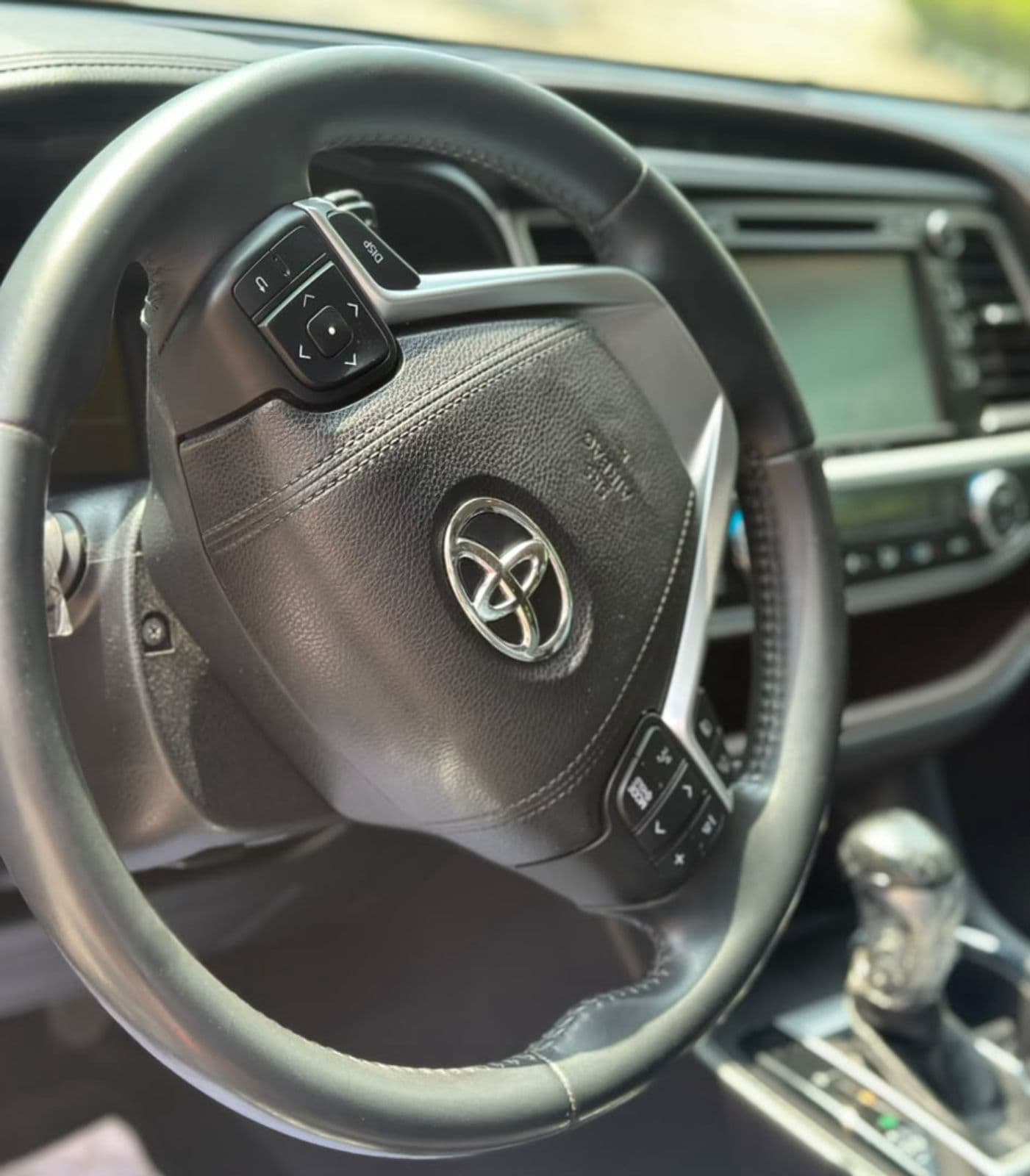 2016 Toyota Highlander LE Automatic SUV (Clean & Dependable) — photo 4