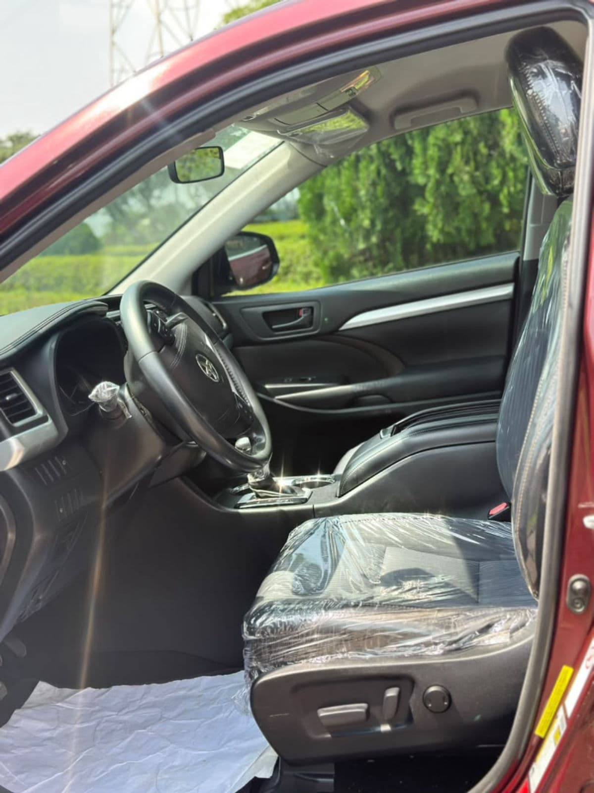 2016 Toyota Highlander LE Automatic SUV (Clean & Dependable) — photo 5