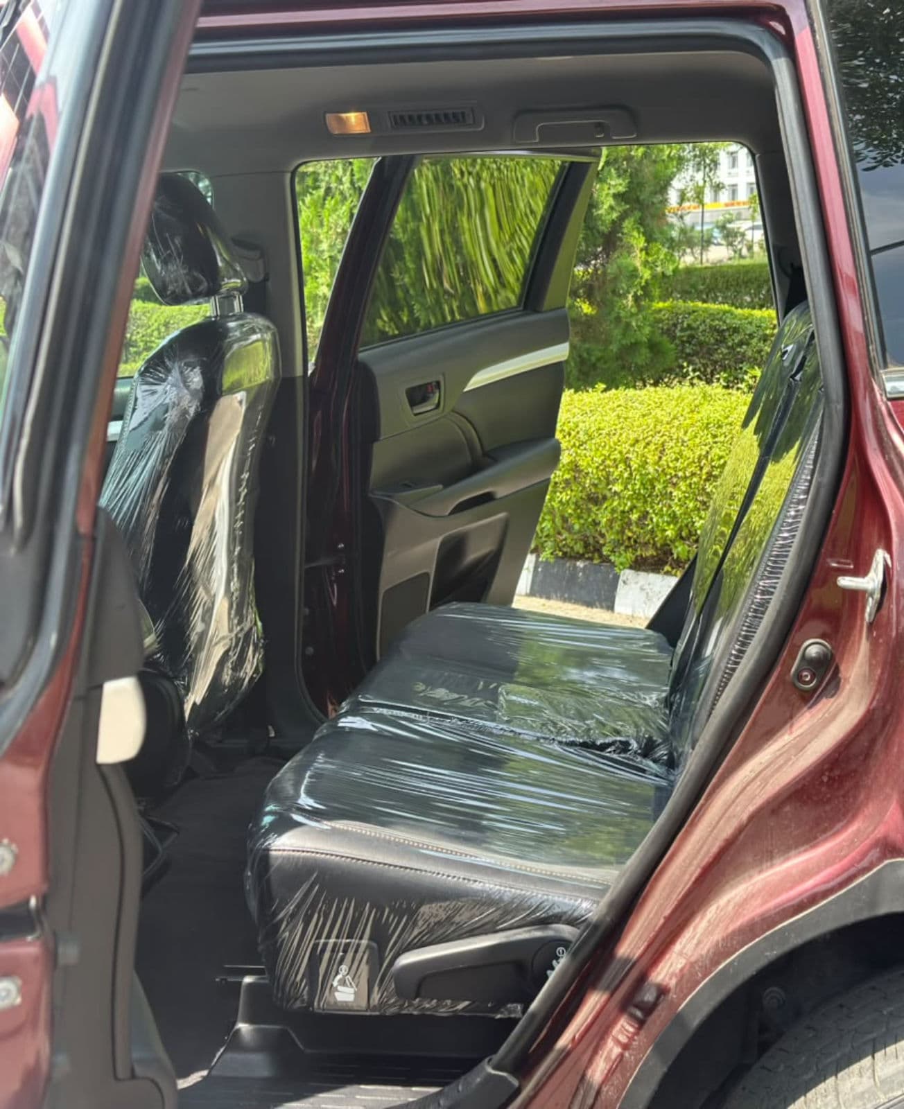 2016 Toyota Highlander LE Automatic SUV (Clean & Dependable) — photo 6