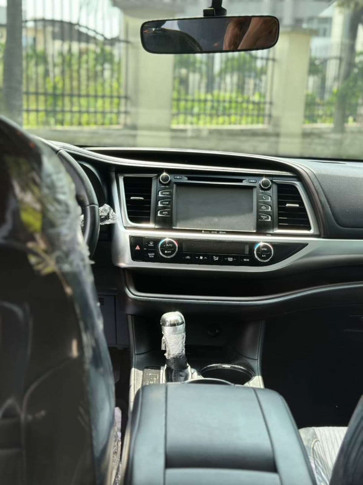 2016 Toyota Highlander LE Automatic SUV (Clean & Dependable) — photo 8
