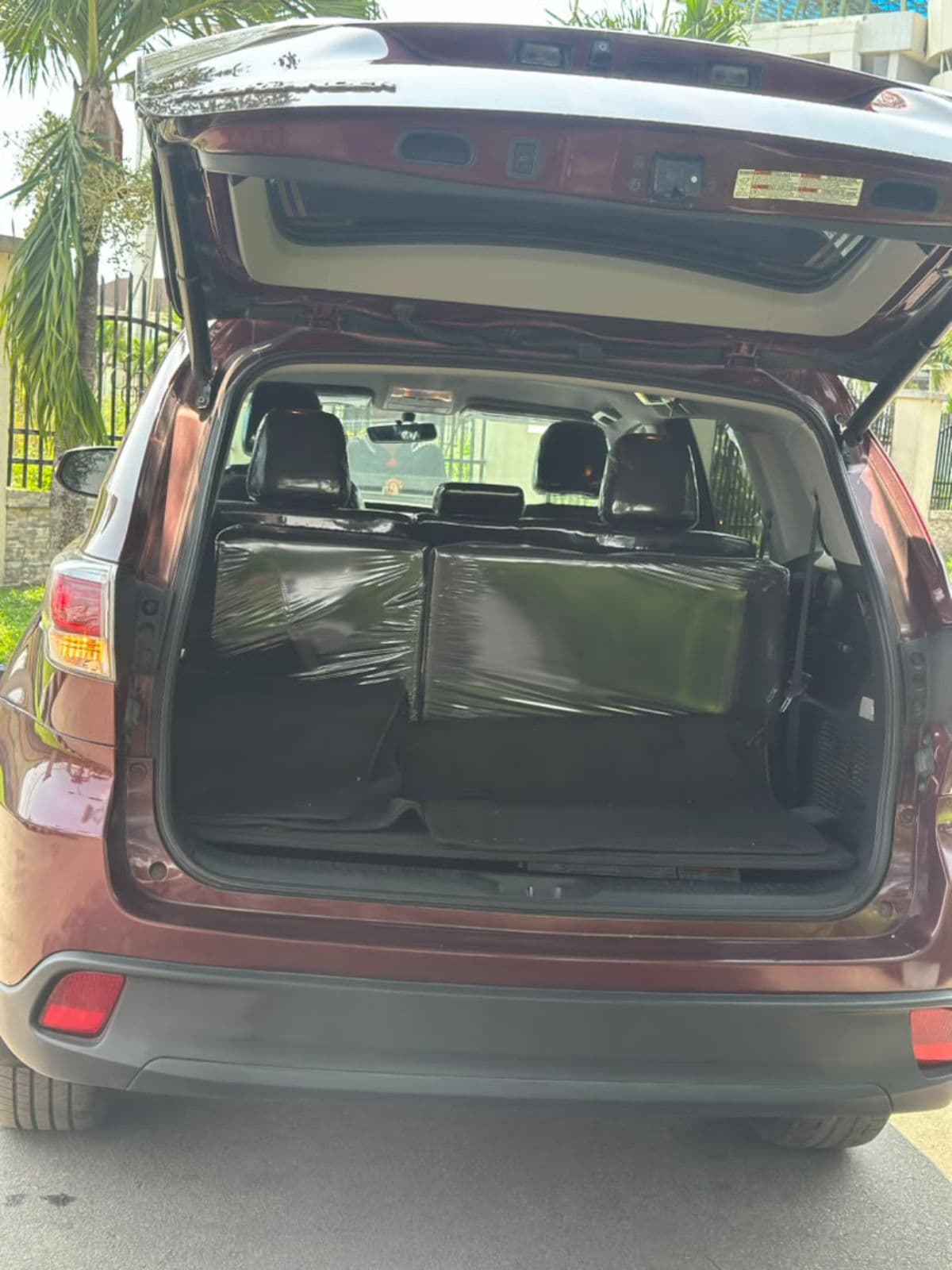 2016 Toyota Highlander LE Automatic SUV (Clean & Dependable) — photo 9