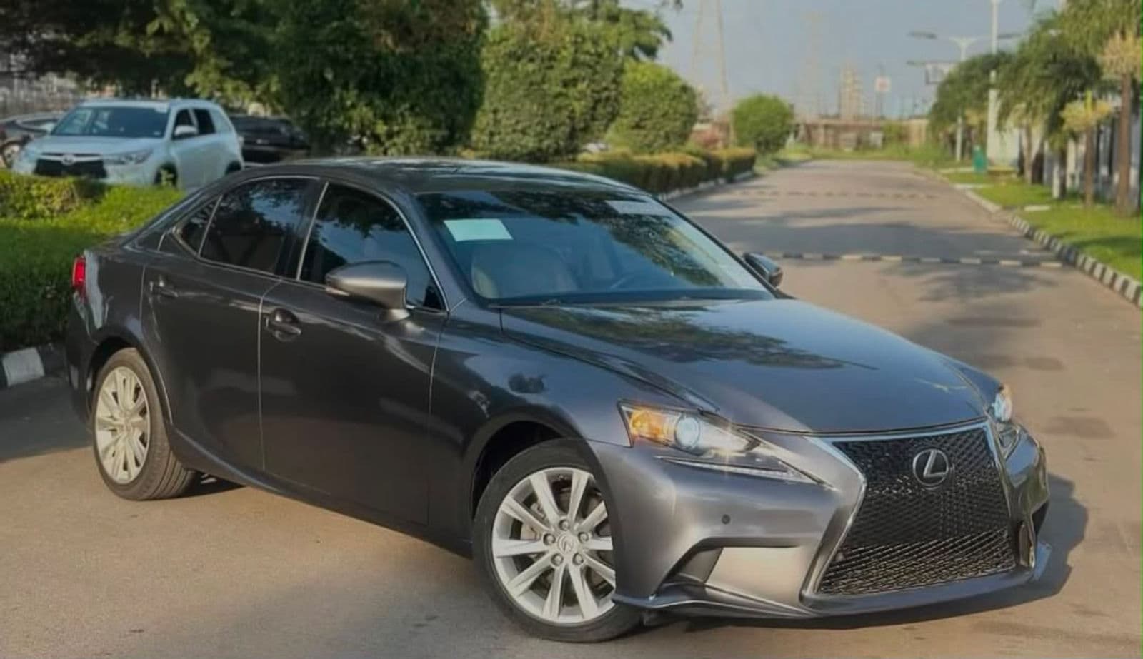 2015 Lexus IS250 Automatic Sedan (V6 Power / Pure Luxury) — photo 2