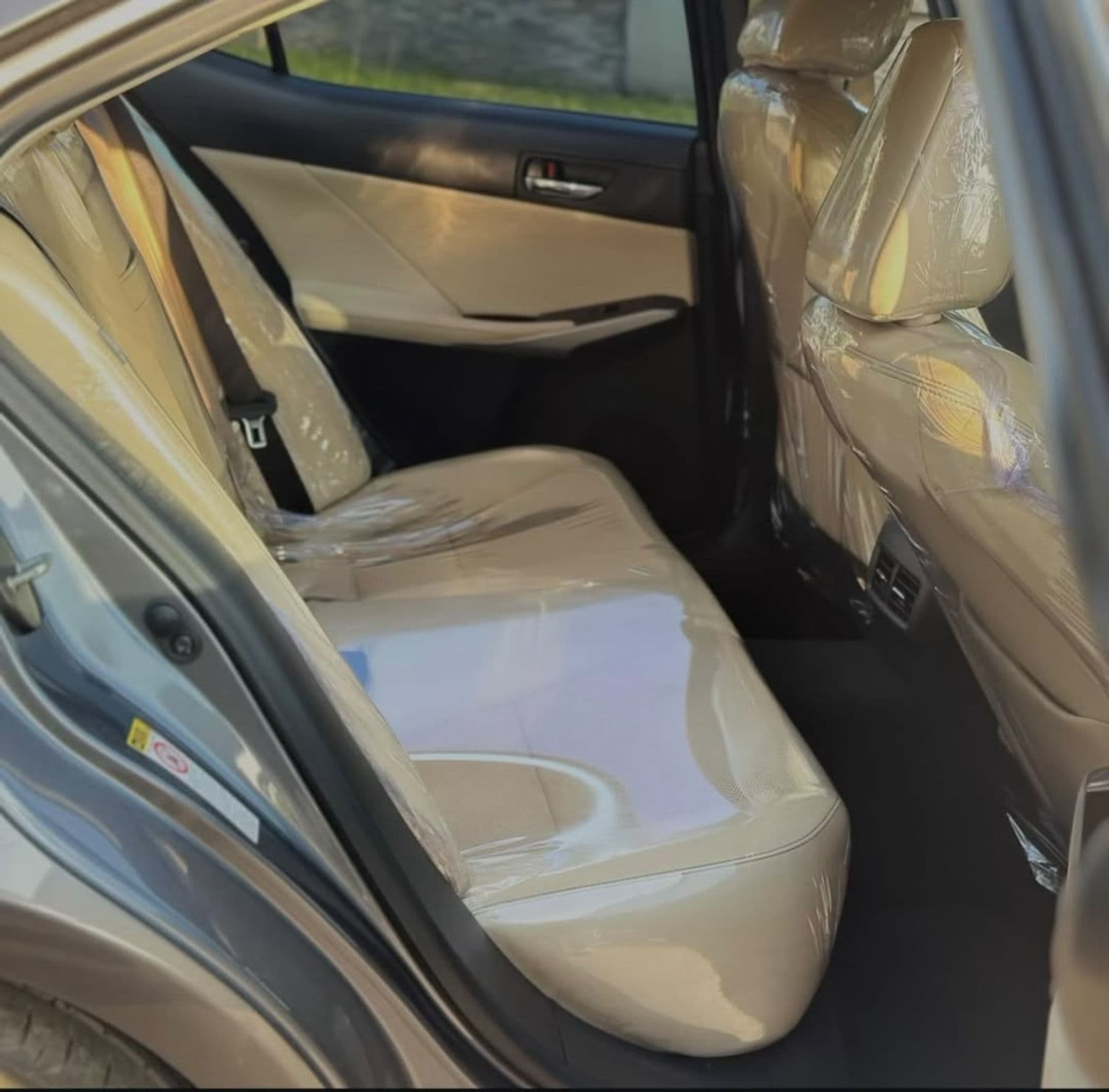 2015 Lexus IS250 Automatic Sedan (V6 Power / Pure Luxury) — photo 3