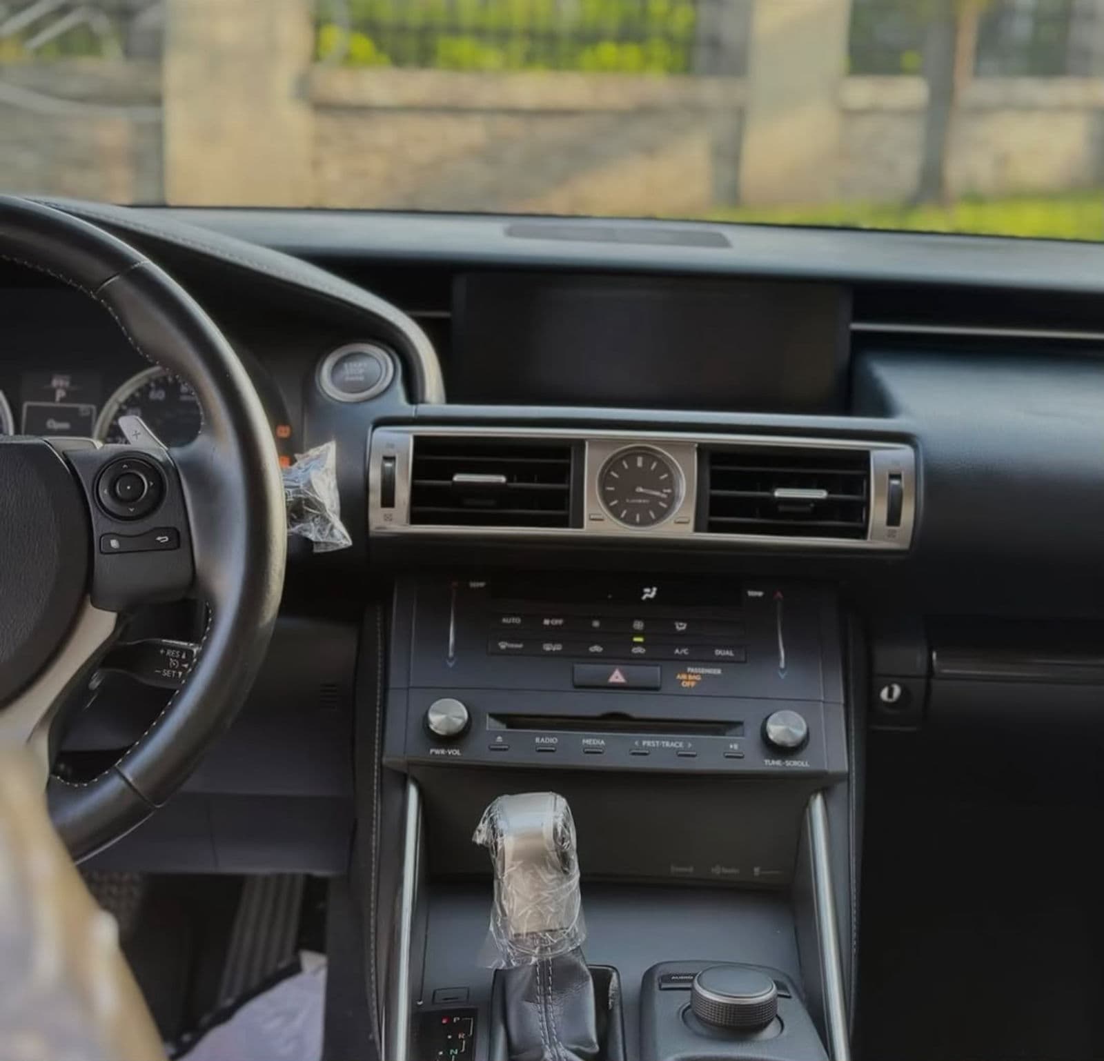 2015 Lexus IS250 Automatic Sedan (V6 Power / Pure Luxury) — photo 5