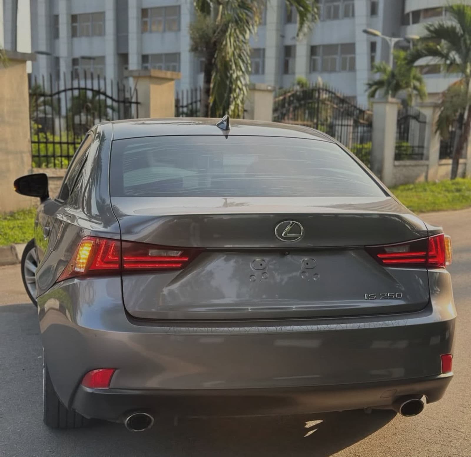 2015 Lexus IS250 Automatic Sedan (V6 Power / Pure Luxury) — photo 6