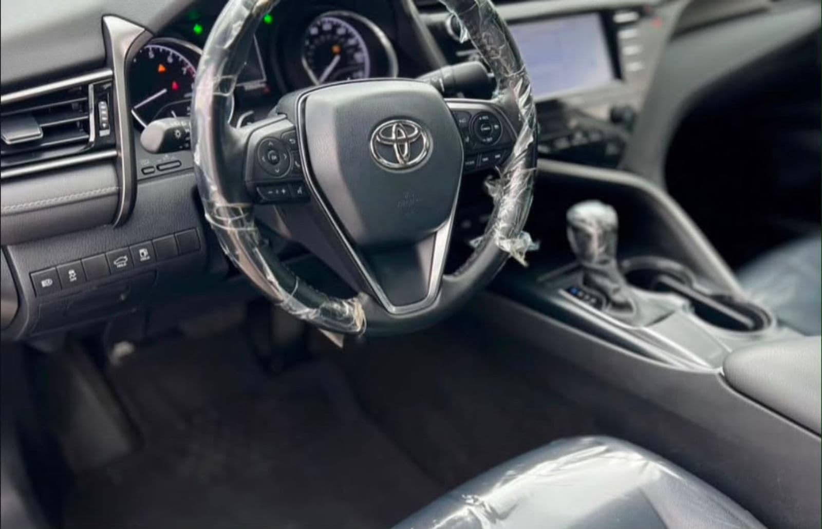 2020 Toyota Camry SE Automatic Sedan (Sport Trim / Ultra Fuel Efficient) — photo 4