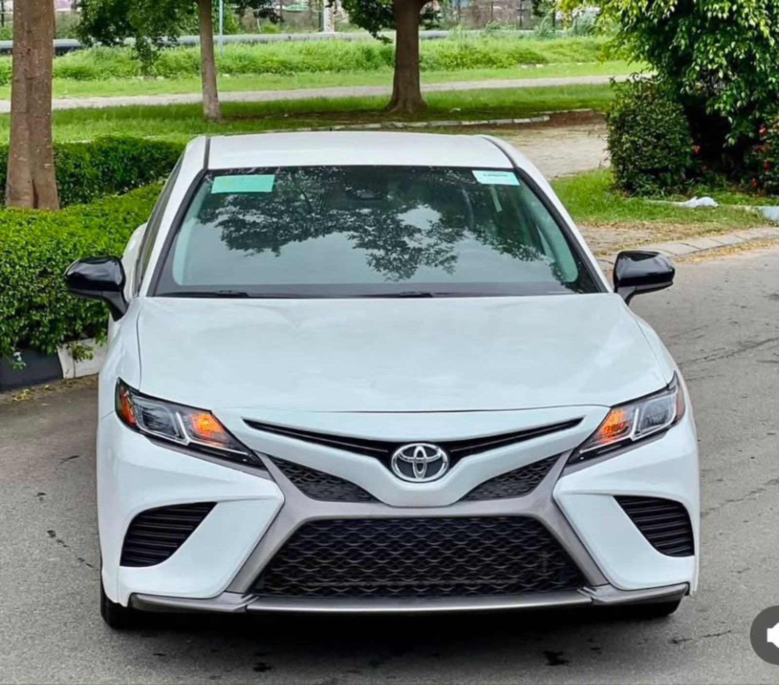 2020 Toyota Camry SE Automatic Sedan (Sport Trim / Ultra Fuel Efficient) — photo 7