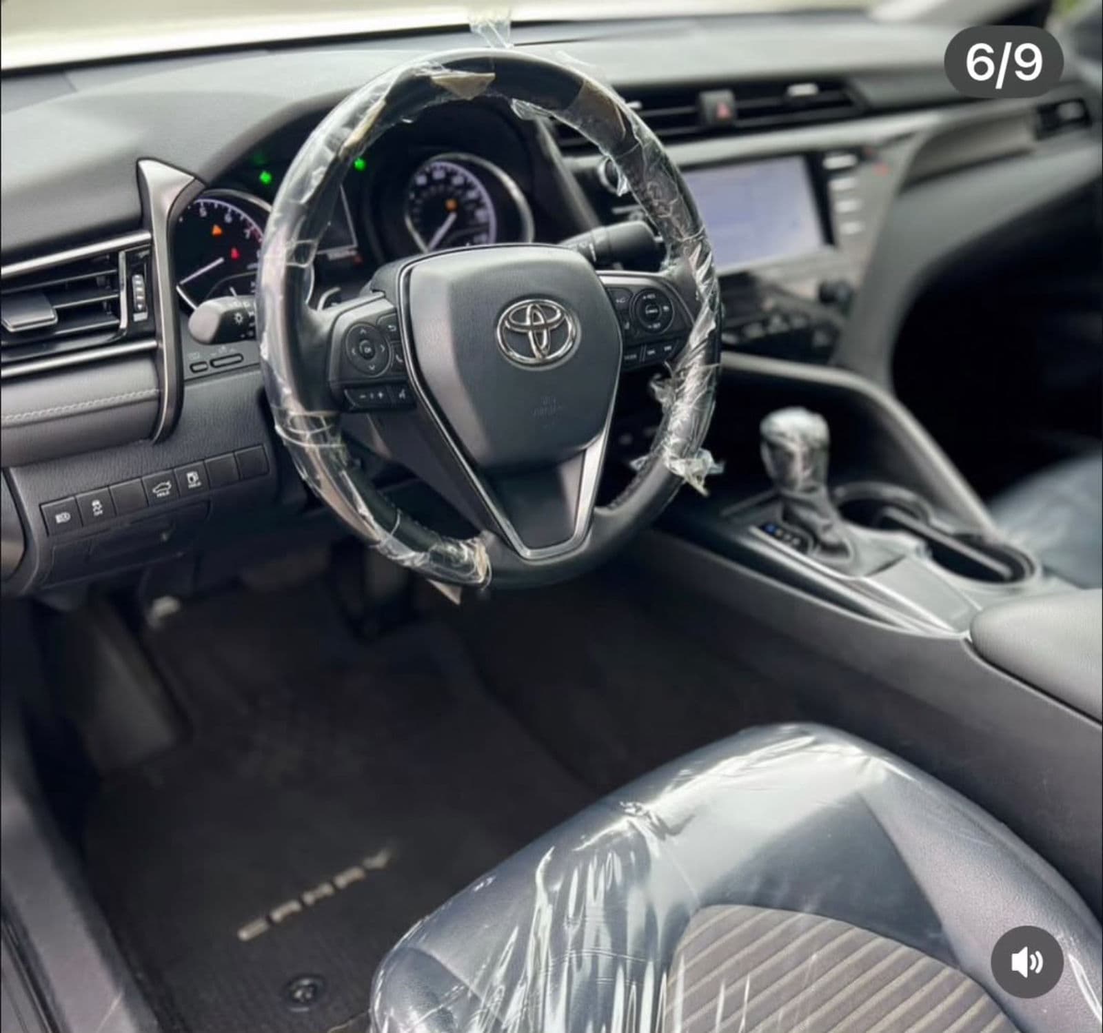 2020 Toyota Camry SE Automatic Sedan (Sport Trim / Ultra Fuel Efficient) — photo 9