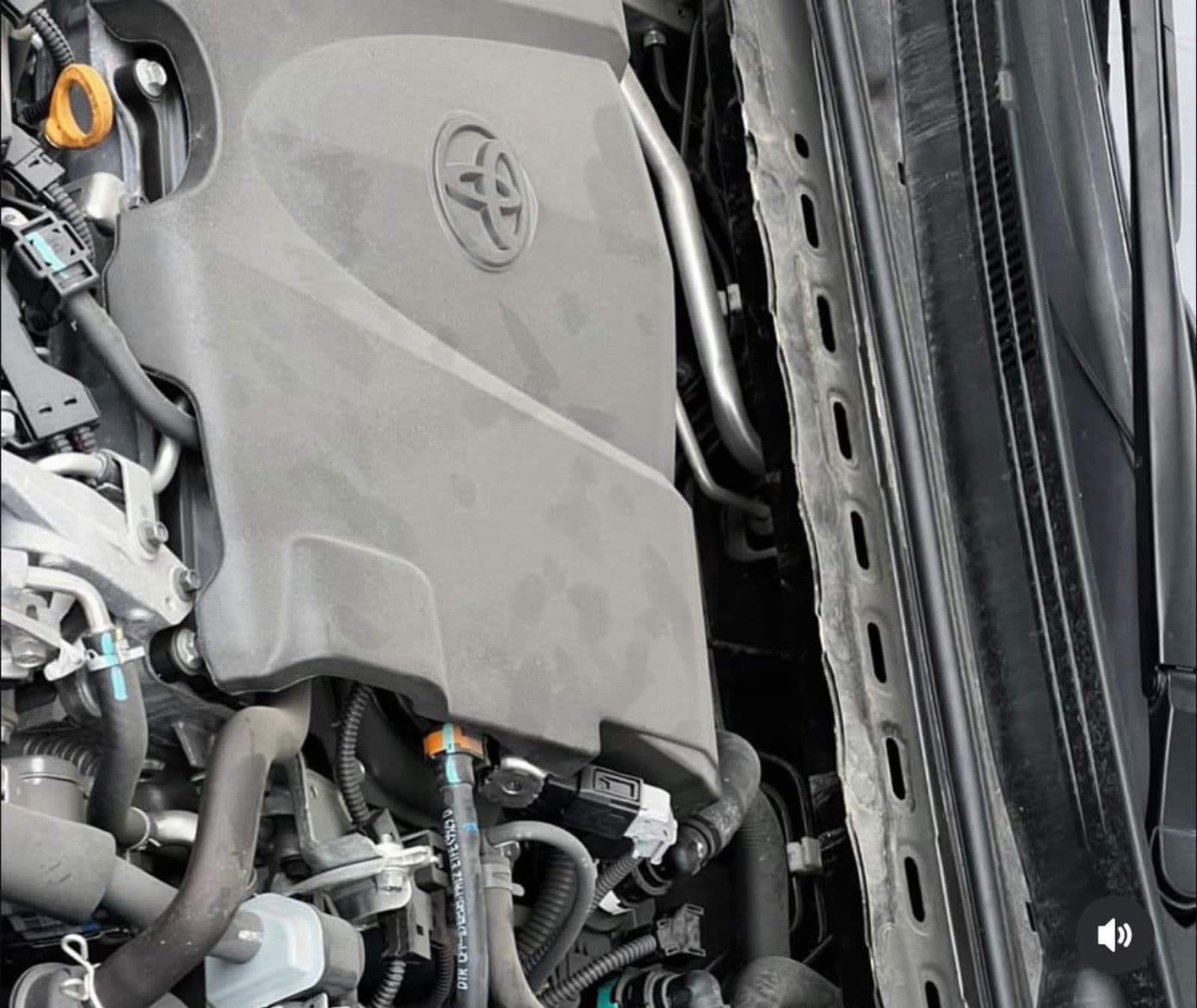 2020 Toyota Camry SE Automatic Sedan (Sport Trim / Ultra Fuel Efficient) — photo 10