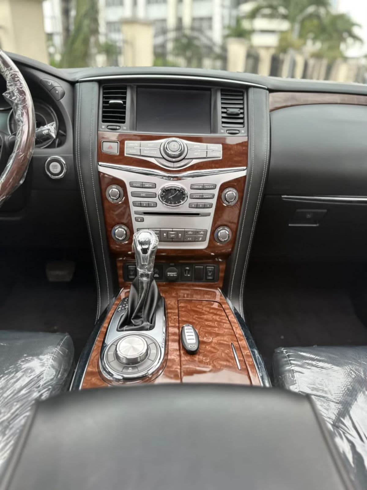 2019 Infiniti QX80 Automatic SUV (5.6L V8 Power / Full-Size Luxury) — photo 3