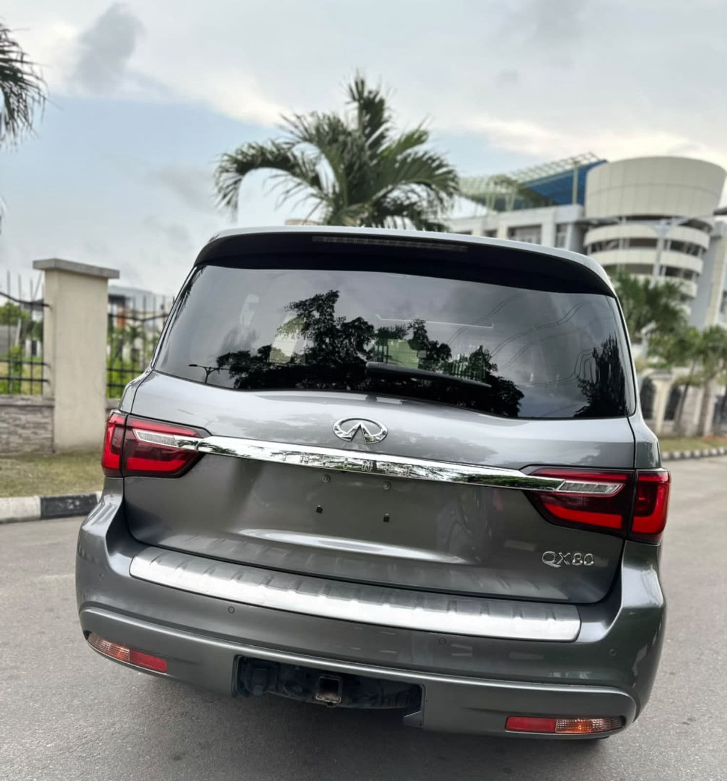 2019 Infiniti QX80 Automatic SUV (5.6L V8 Power / Full-Size Luxury) — photo 4