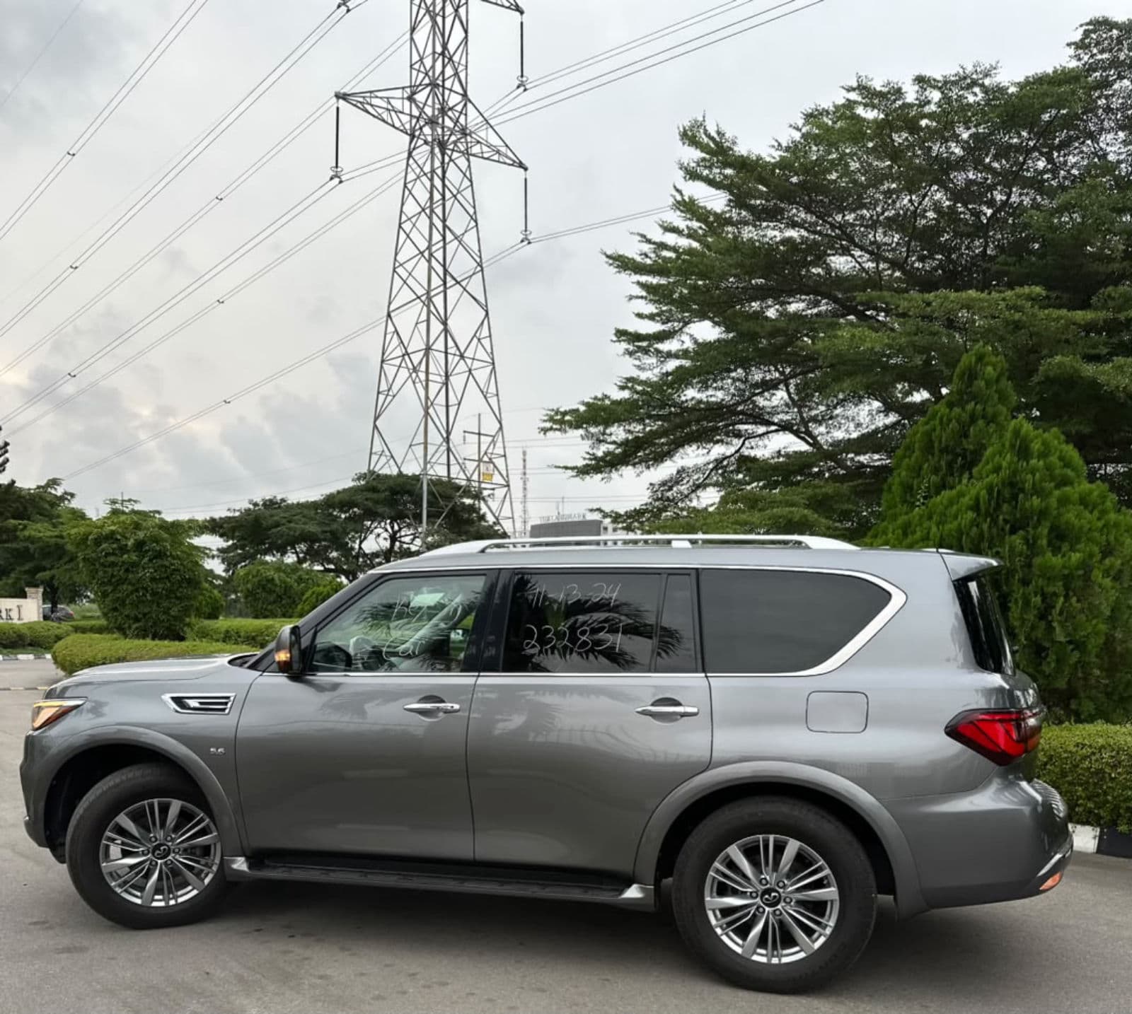 2019 Infiniti QX80 Automatic SUV (5.6L V8 Power / Full-Size Luxury) — photo 6