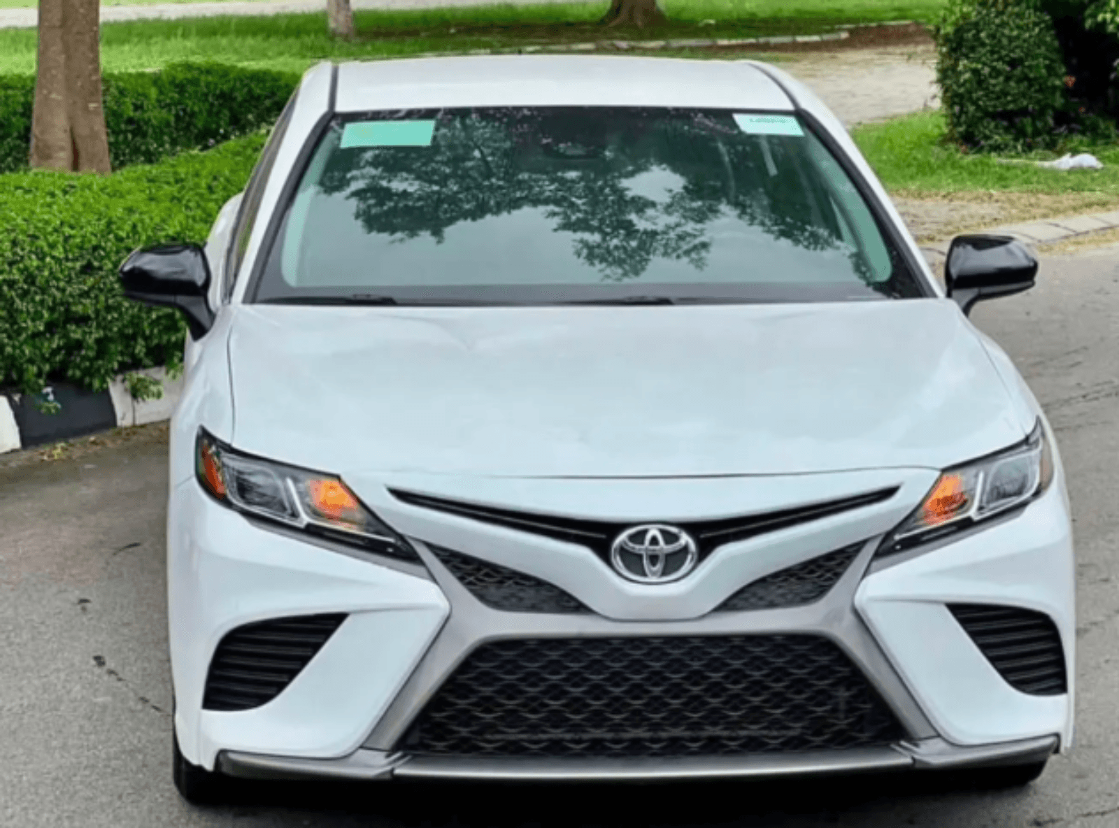 2020 Toyota Camry SE Automatic Sedan (Sport Trim / Ultra Fuel Efficient)
