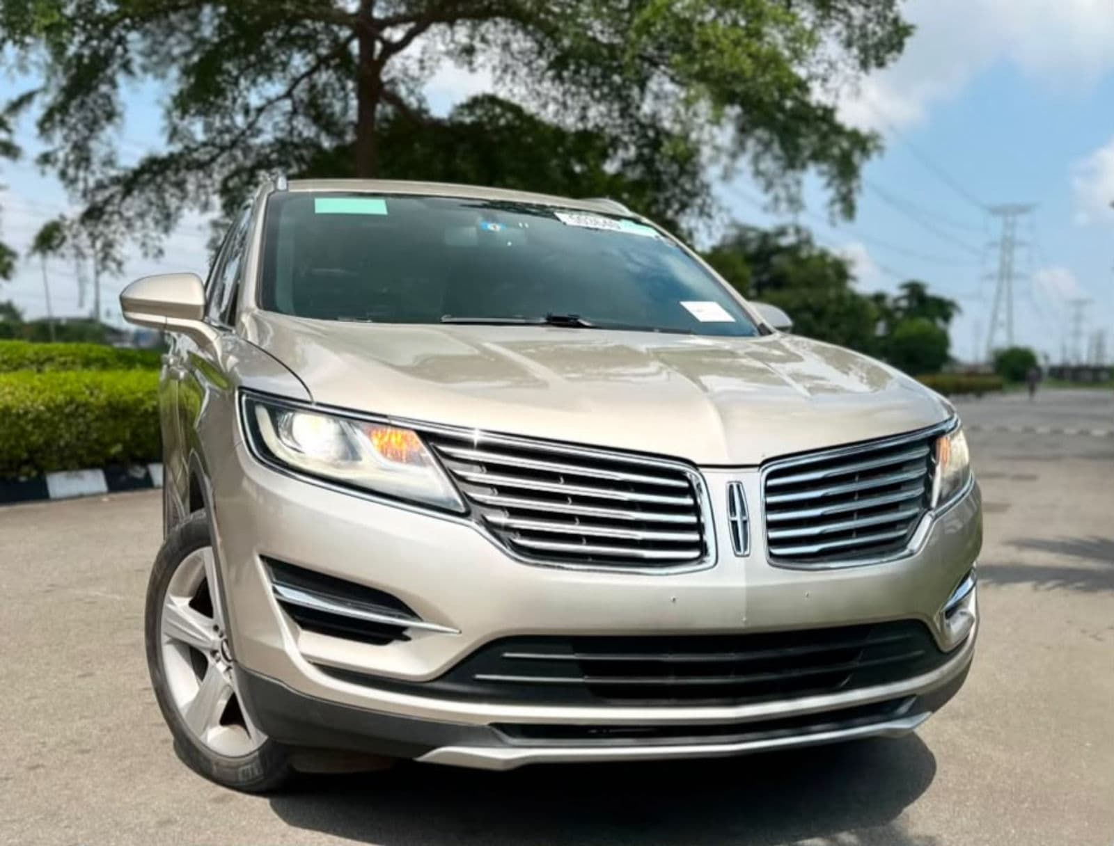 2015 LINCOLN MKX — LUXURY SUV • AUTOMATIC • PREMIUM COMFORT • ELEGANT STYLE — photo 4