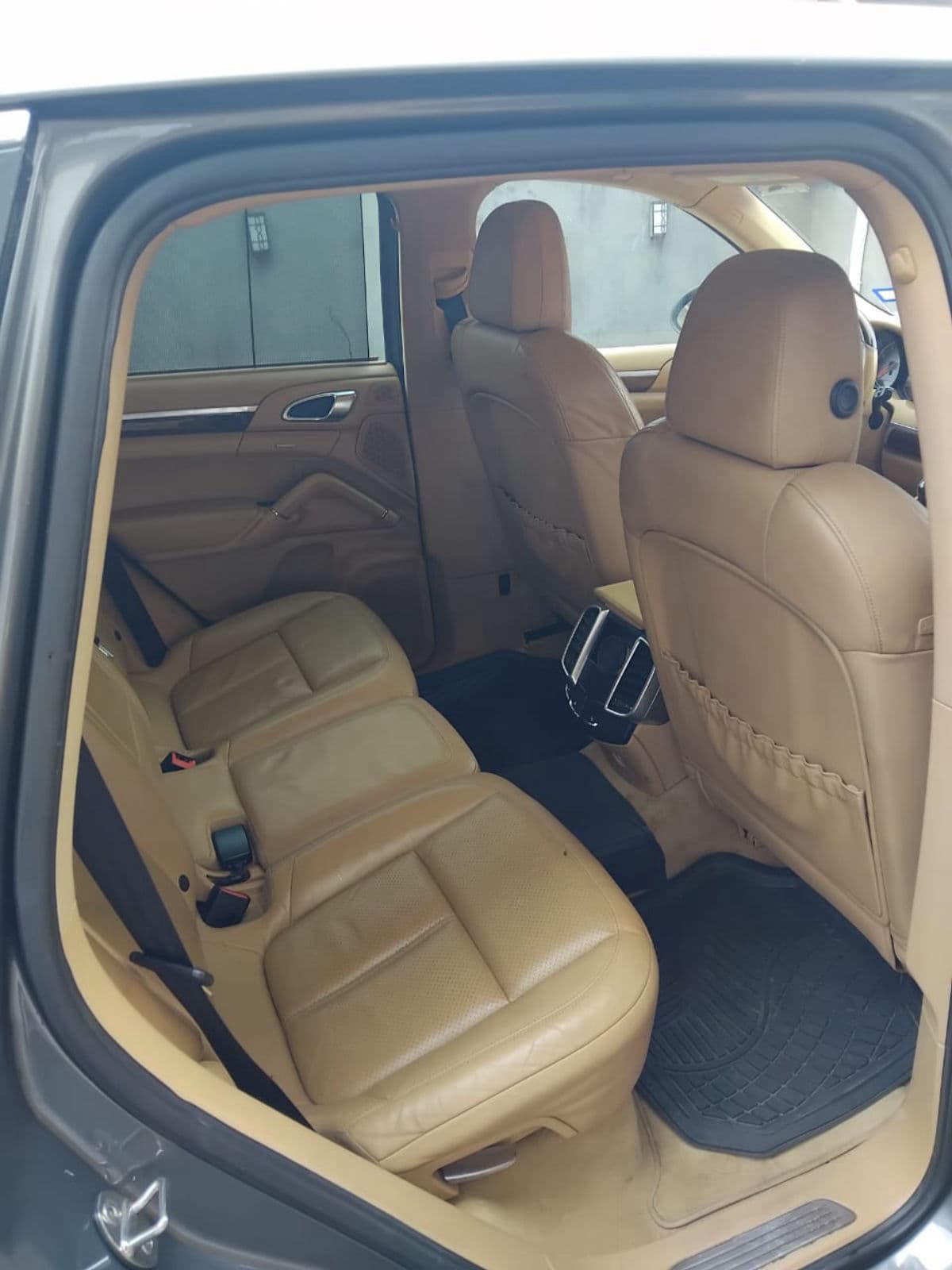 2010 PORSCHE CAYENNE — LOW MILEAGE • GOOD CONDITION • AUTOMATIC LUXURY SUV — photo 2
