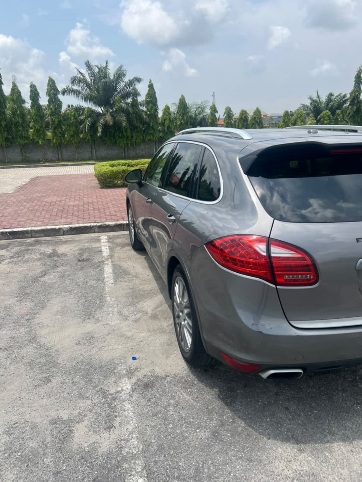 2010 PORSCHE CAYENNE — LOW MILEAGE • GOOD CONDITION • AUTOMATIC LUXURY SUV — photo 4