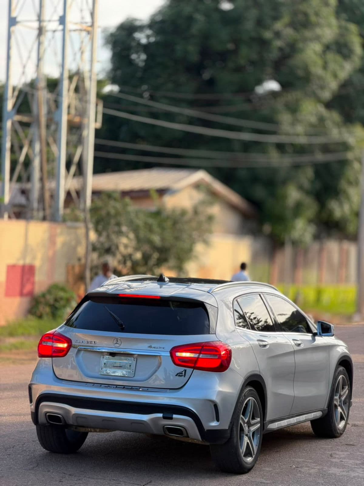 2015 MERCEDES-BENZ GLA250 Automatic Luxury SUV — photo 5
