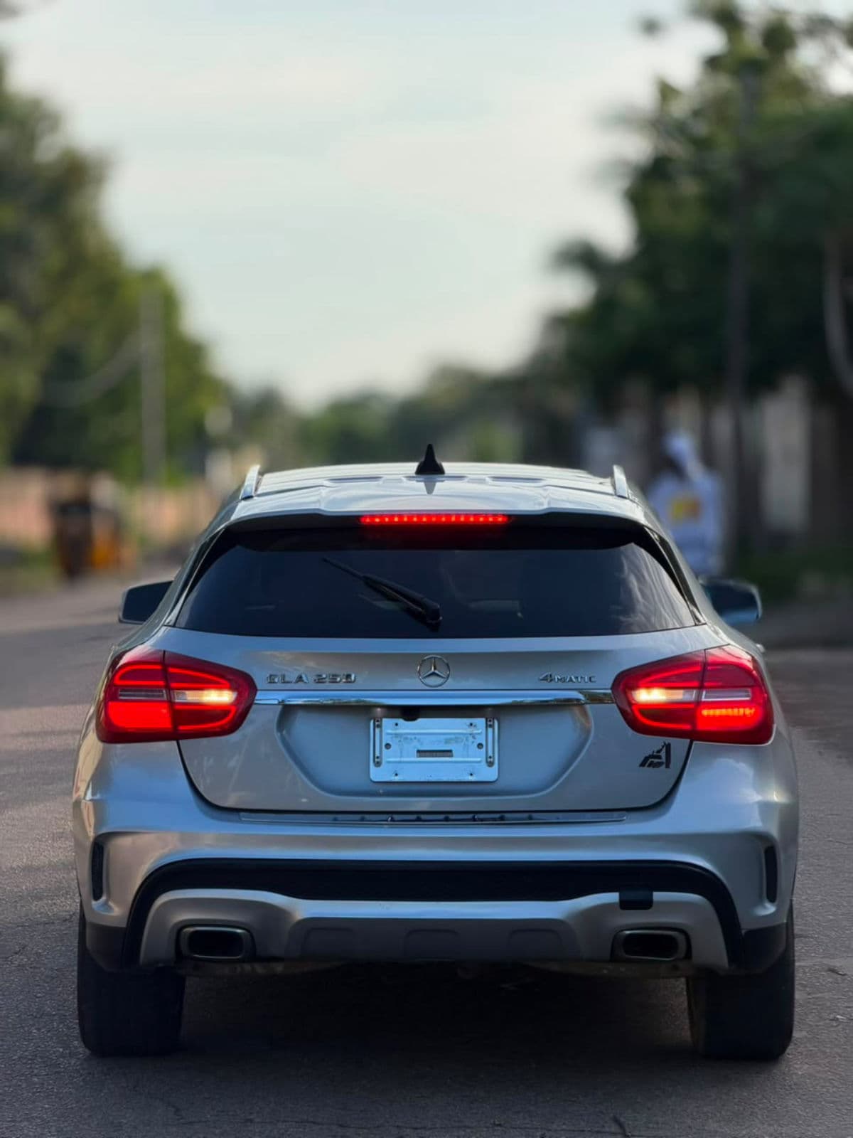 2015 MERCEDES-BENZ GLA250 Automatic Luxury SUV — photo 6