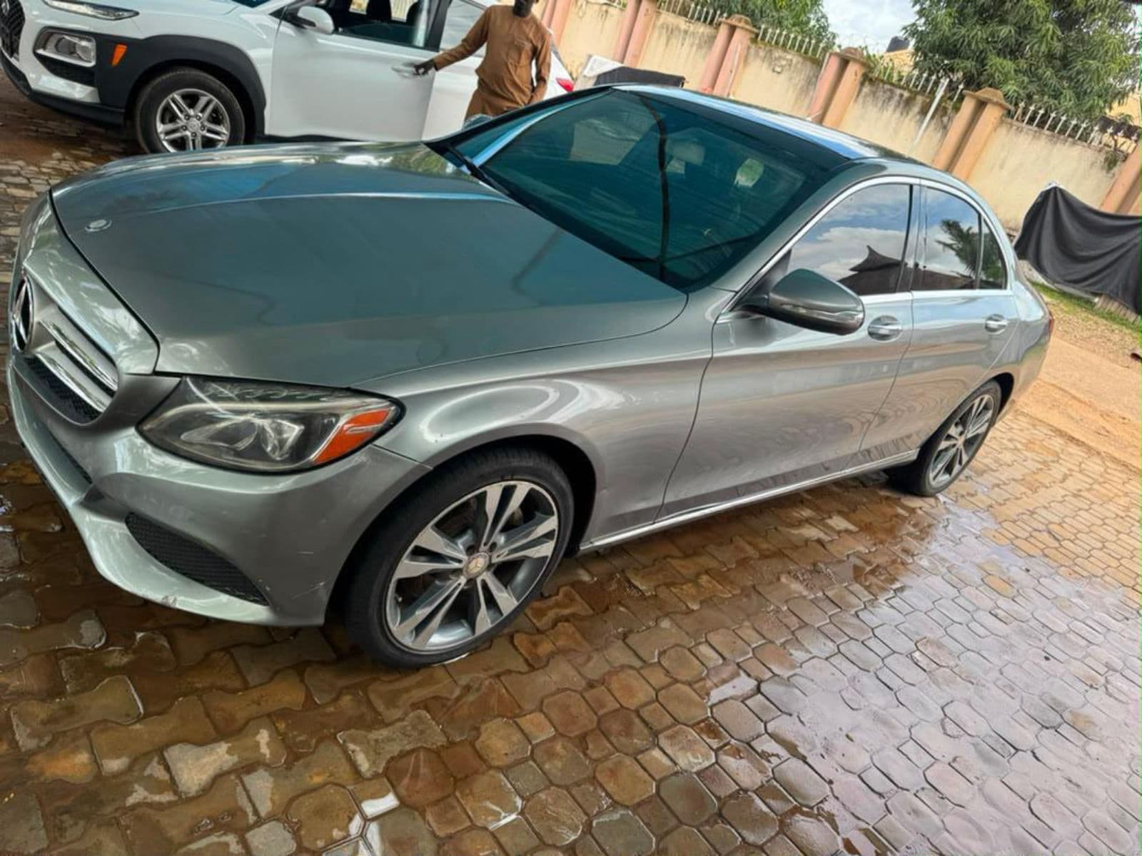 2016 MERCEDES-BENZ C300 Automatic Sedan – Luxury — photo 2