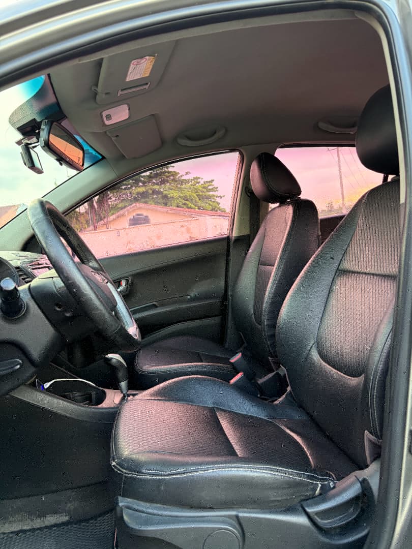 2012 Kia Picanto Automatic Hatchback for Sale in Nigeria — photo 3