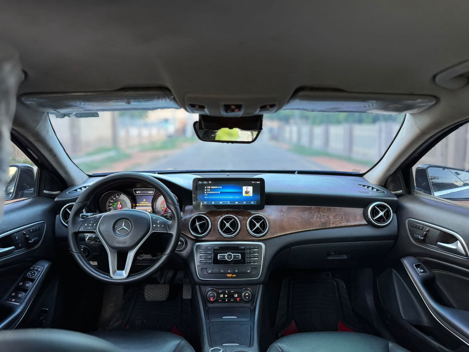 2015 Mercedes-Benz GLA250 Automatic SUV for Sale in Nigeria — photo 6