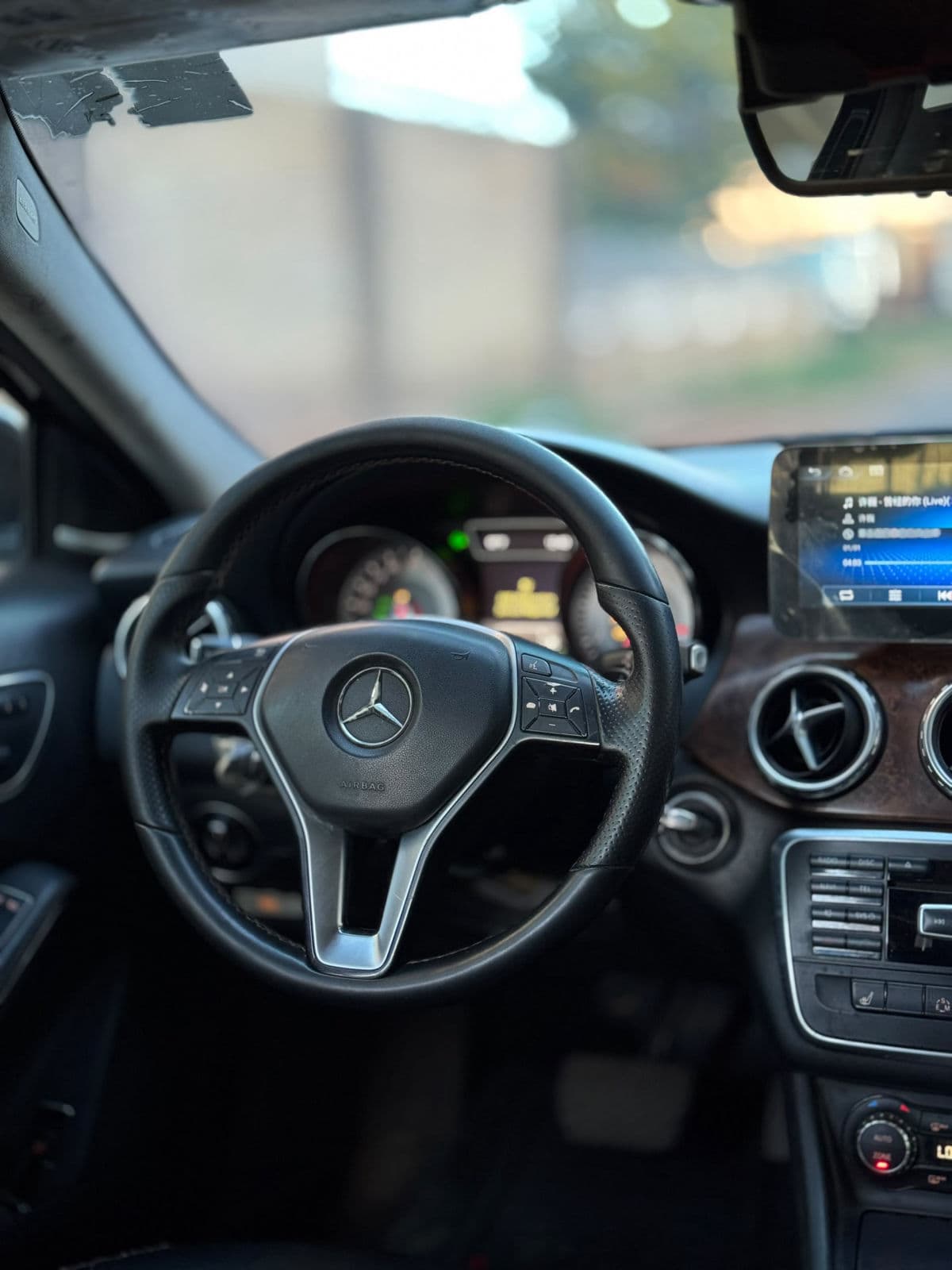 2015 Mercedes-Benz GLA250 Automatic SUV for Sale in Nigeria — photo 9