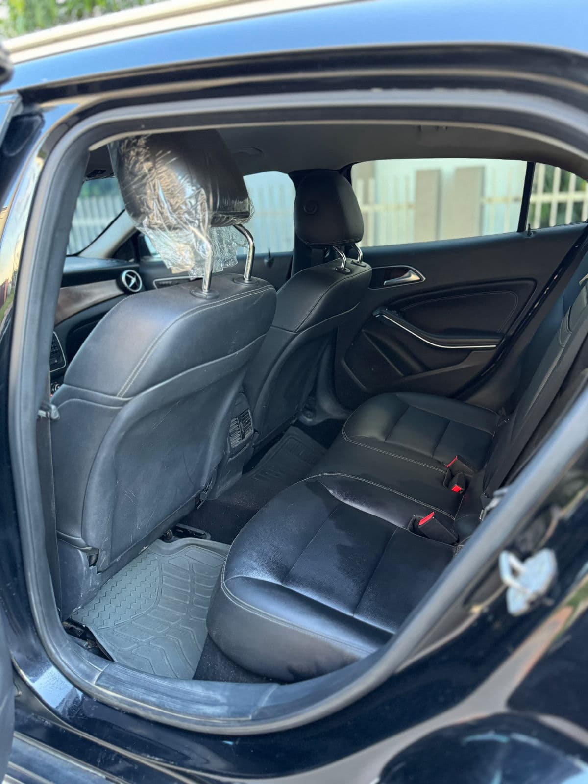 2015 Mercedes-Benz GLA250 Automatic SUV for Sale in Nigeria — photo 10