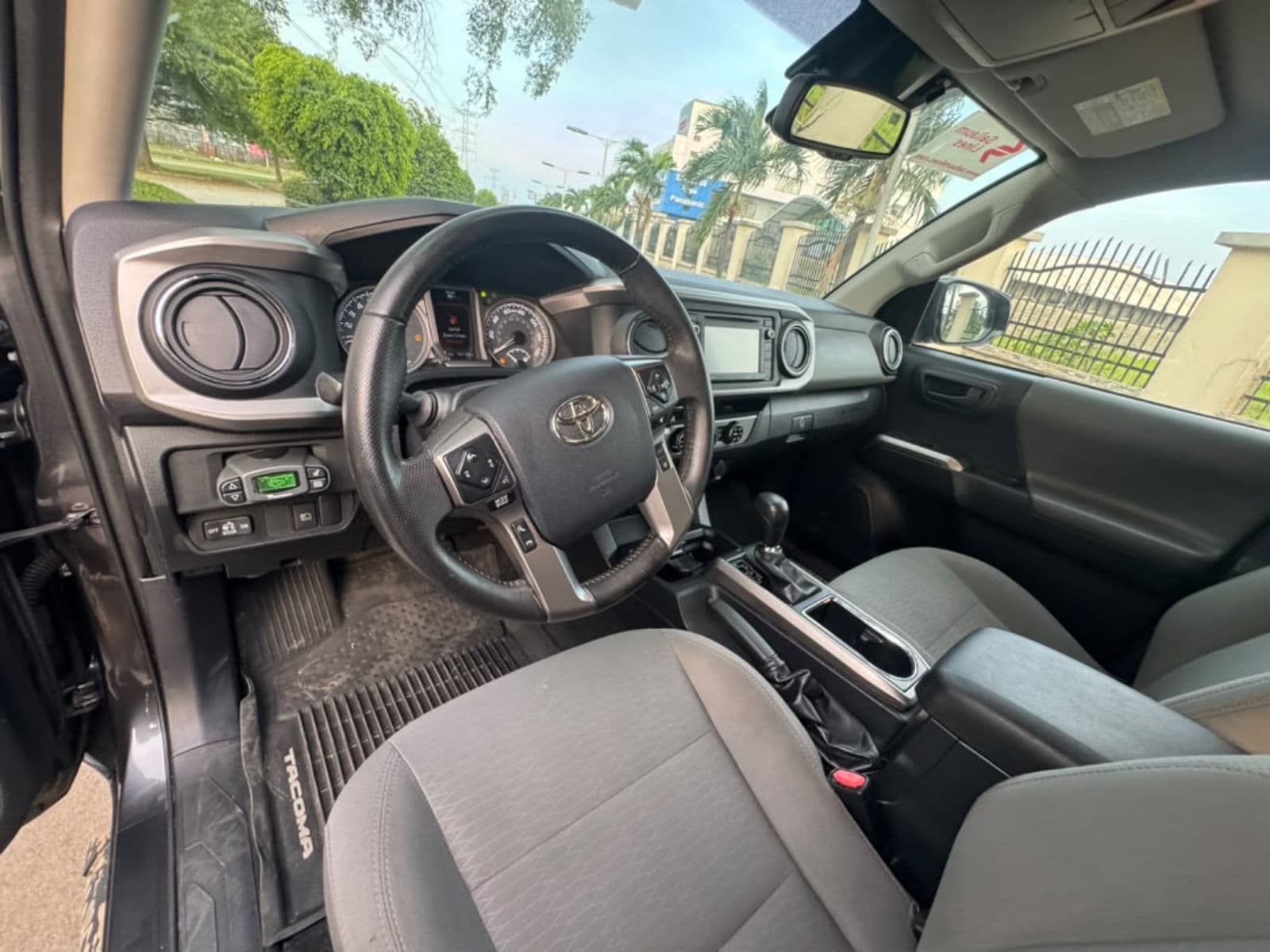 2018 TOYOTA TACOMA 4X4 — photo 5