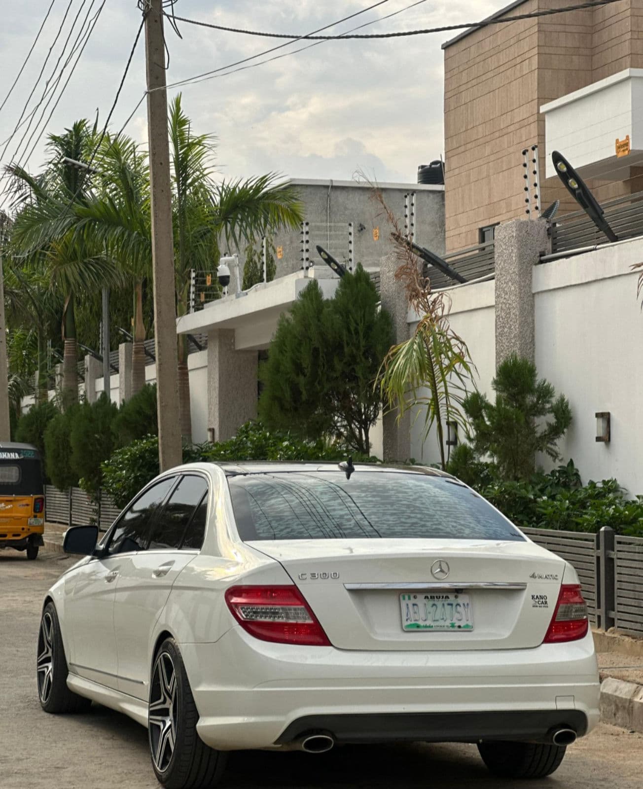 2010 MERCEDES C300  — photo 9