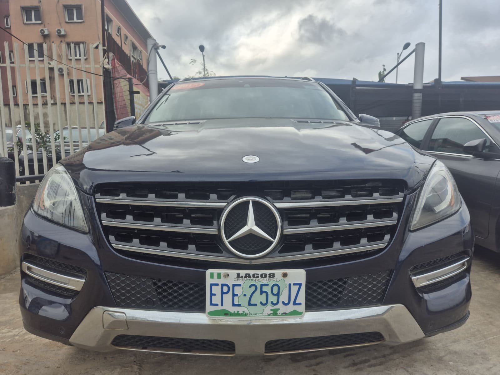 Well used 2015 Mercedes-Benz ML 350  blue on cream leather interior se6
