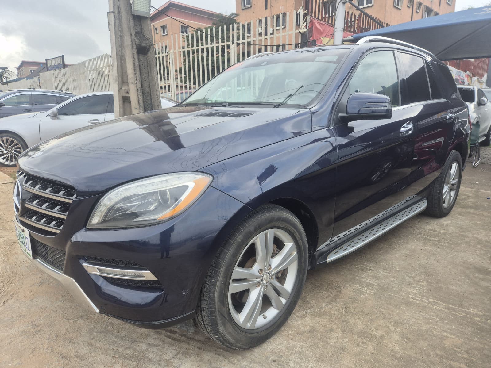 Well used 2015 Mercedes-Benz ML 350  blue on cream leather interior se6 — photo 2
