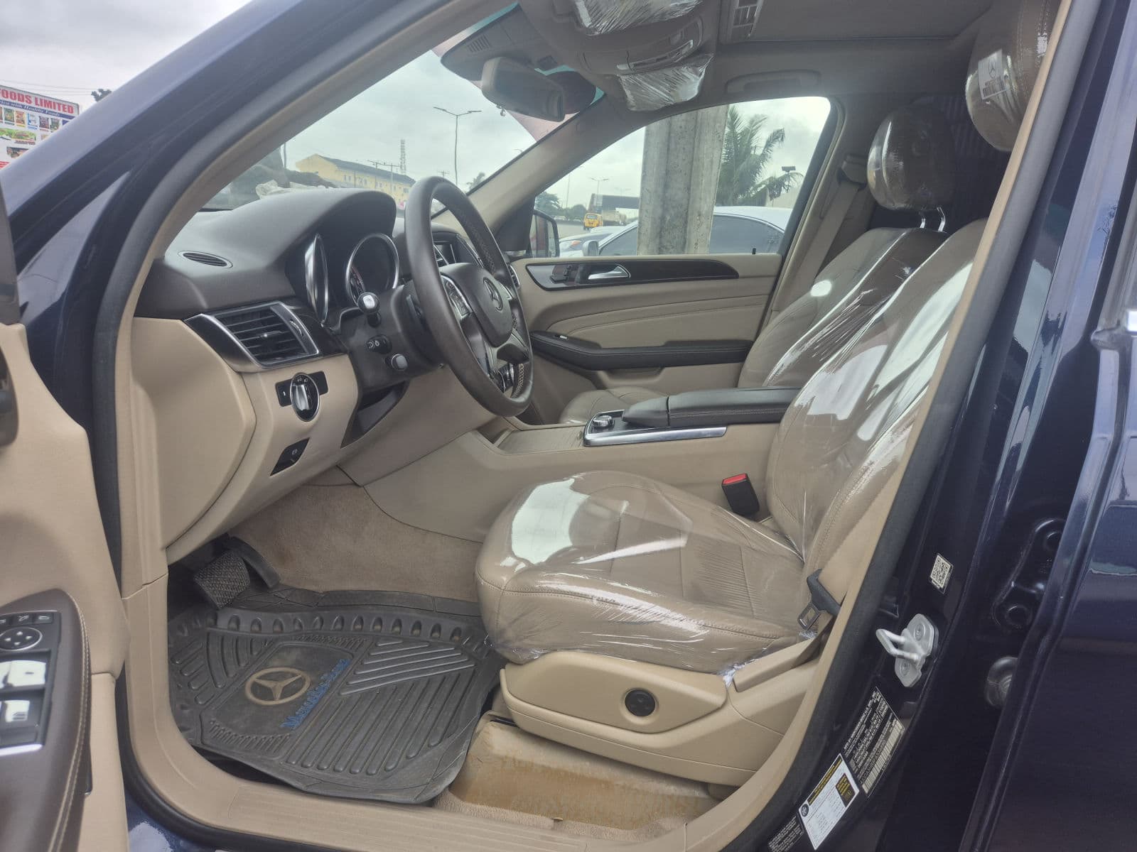 Well used 2015 Mercedes-Benz ML 350  blue on cream leather interior se6 — photo 7