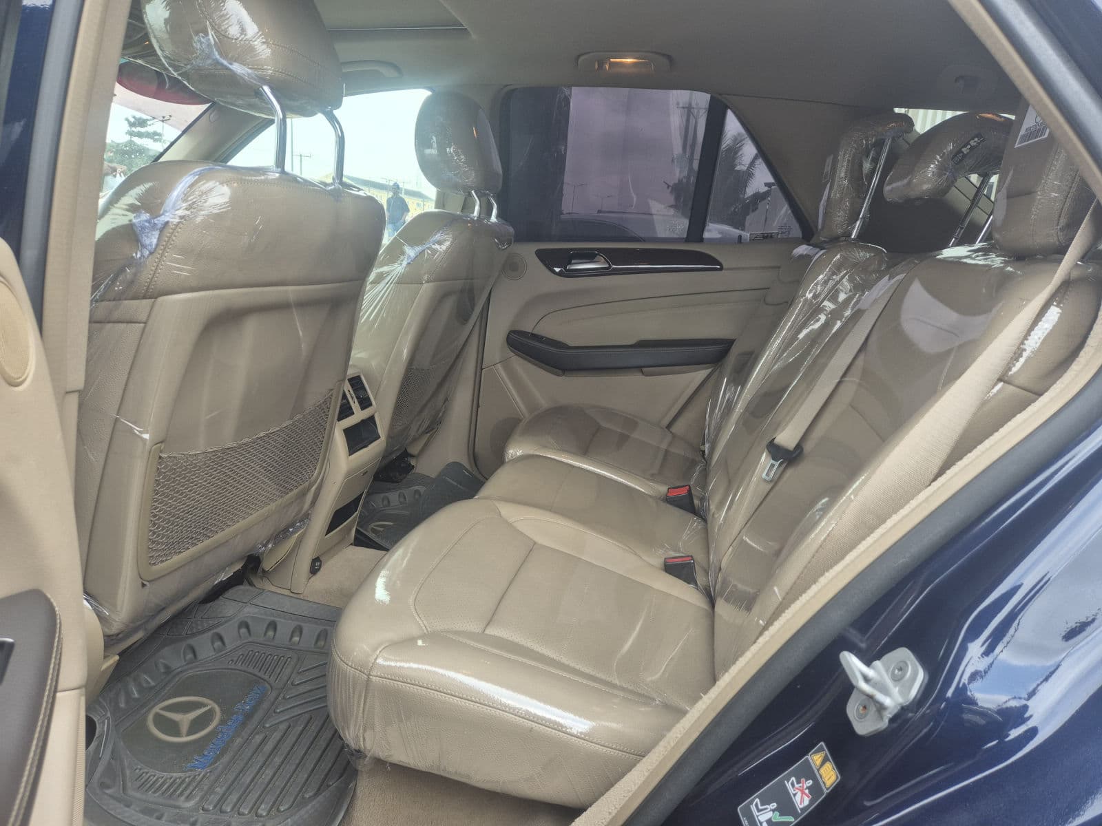 Well used 2015 Mercedes-Benz ML 350  blue on cream leather interior se6 — photo 8