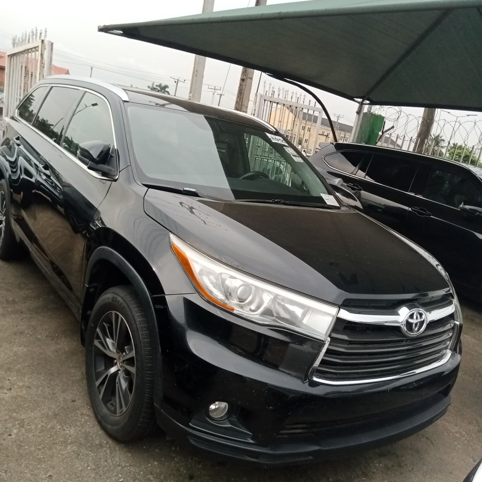 Foreign Used Toyota Highlander — photo 3
