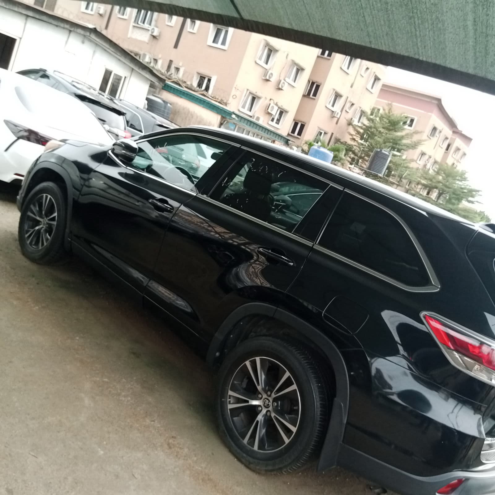 Foreign Used Toyota Highlander — photo 4