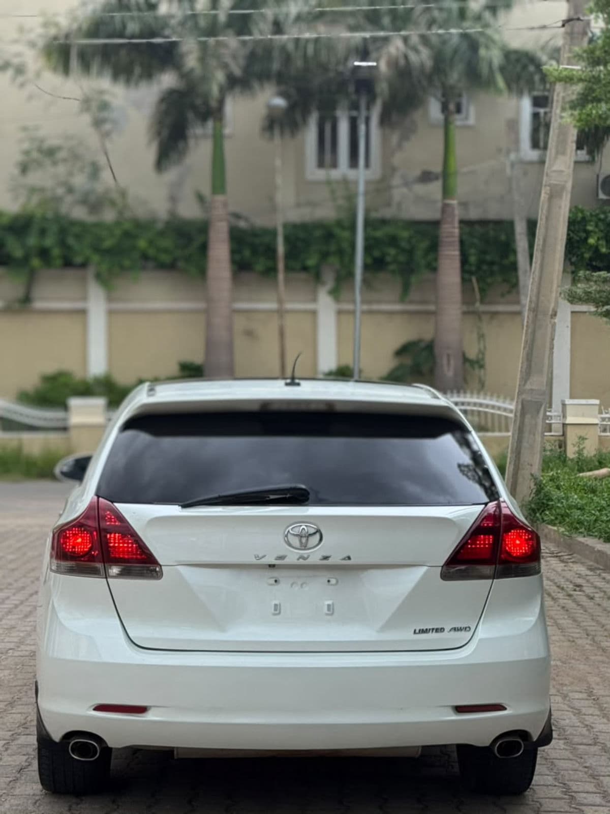 2013 VENZA XLE LIMITED  — photo 7