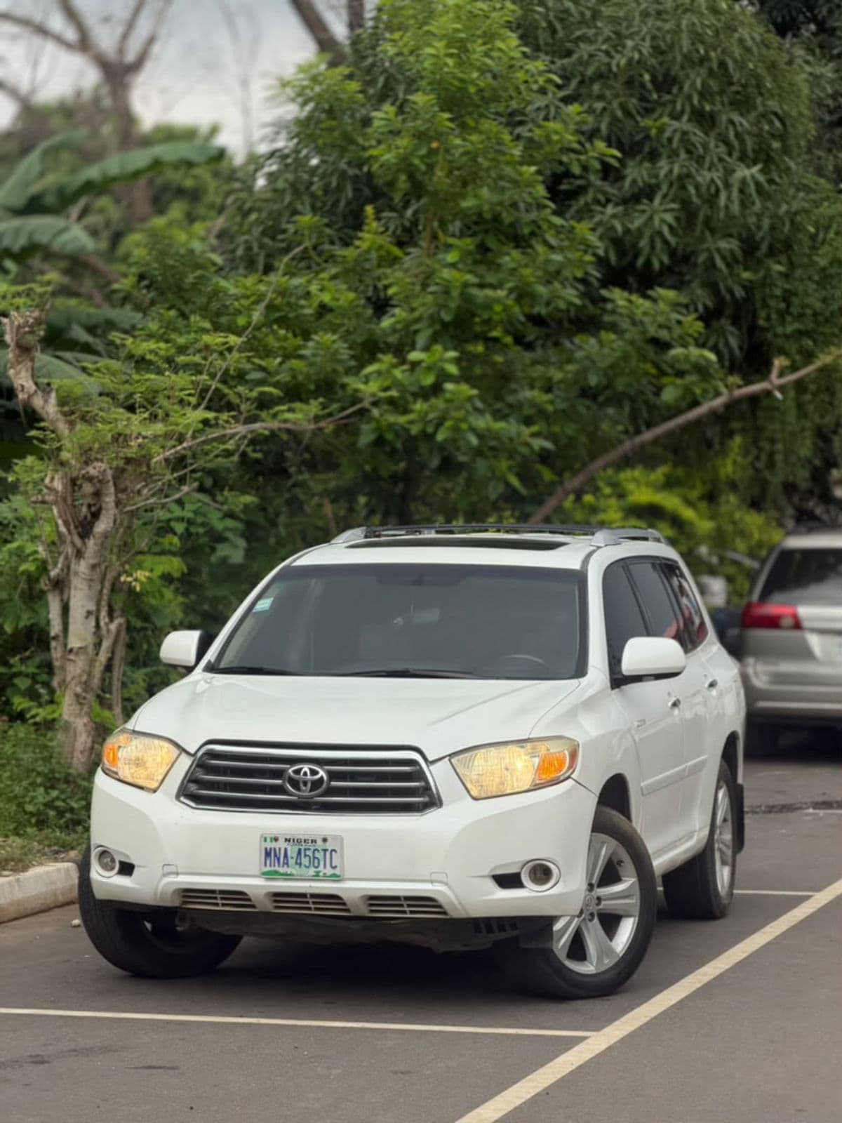 2009 Toyota Highlander Limited — Automatic SUV — photo 2