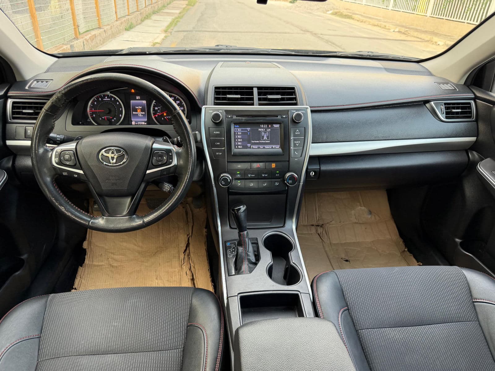 2015 TOYOTA CAMRY SE Automatic Sedan For Sale in Nigeria — photo 4