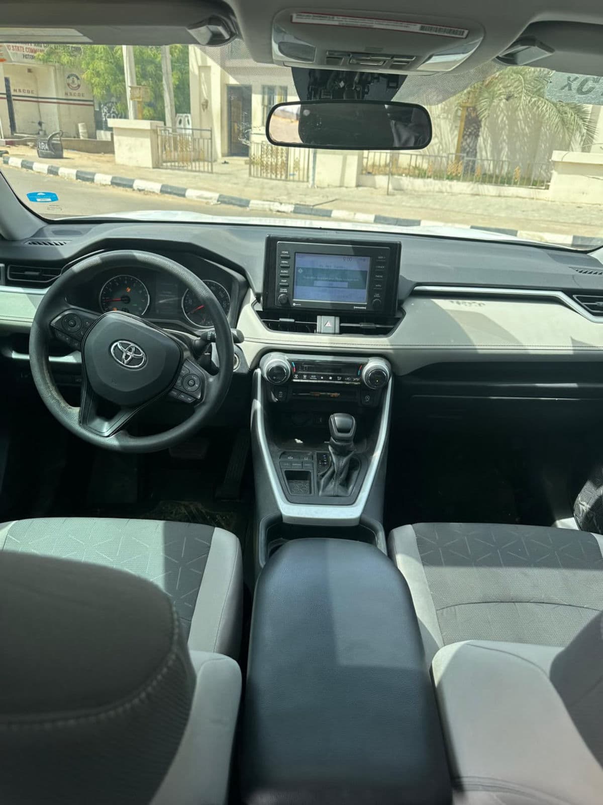 2020 TOYOTA RAV4 XLE Automatic SUV On DISTRESS SALE — photo 3