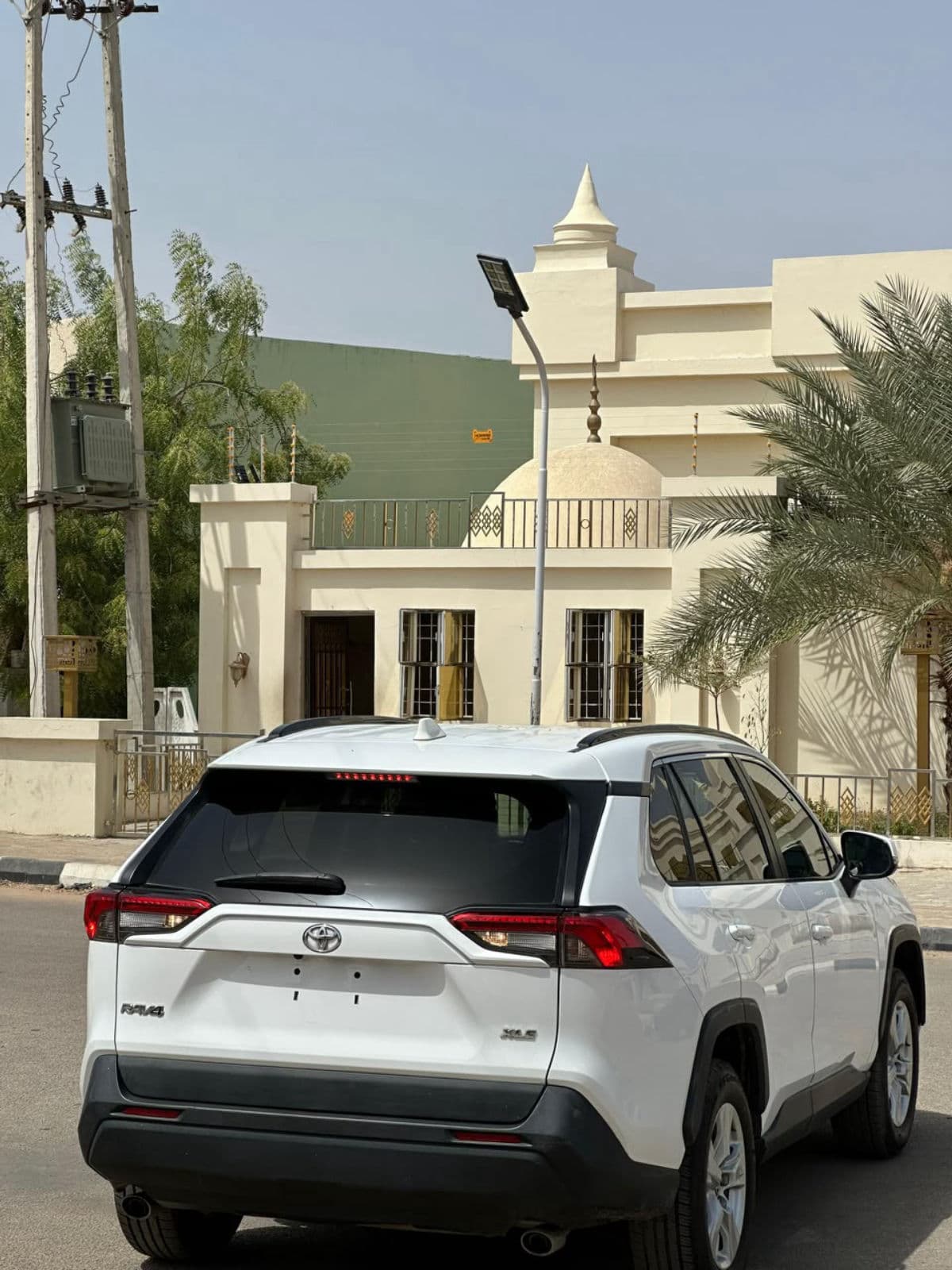 2020 TOYOTA RAV4 XLE Automatic SUV On DISTRESS SALE — photo 8