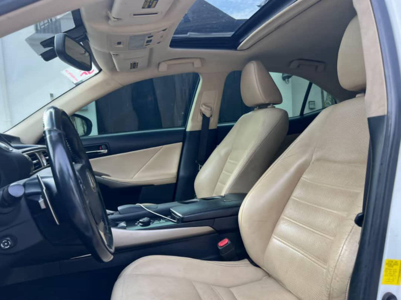 2015 Lexus IS Sedan — photo 3 of 4