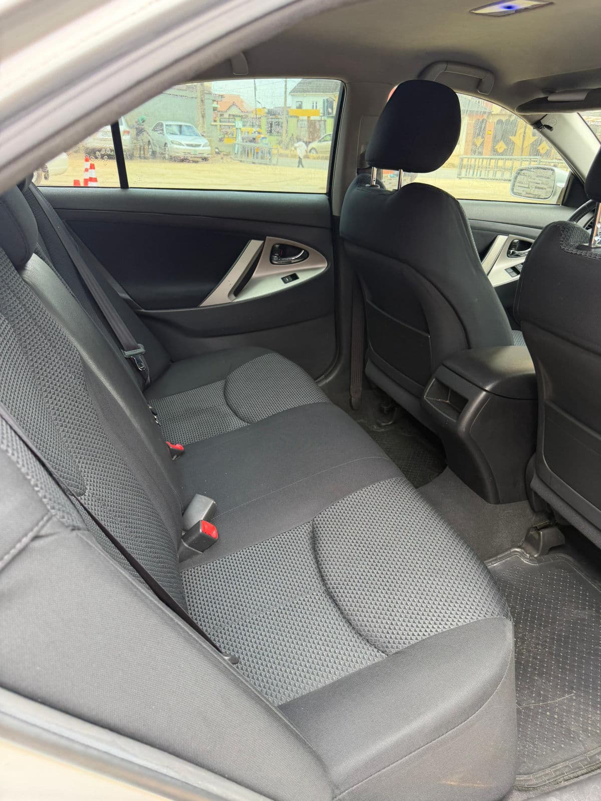 2010 Toyota Camry Sedan — photo 5 of 10