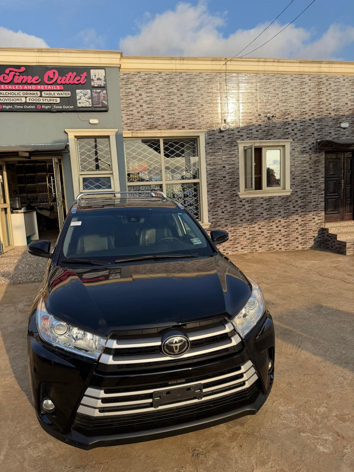 2019 Toyota Highlander SUV — photo 2 of 10