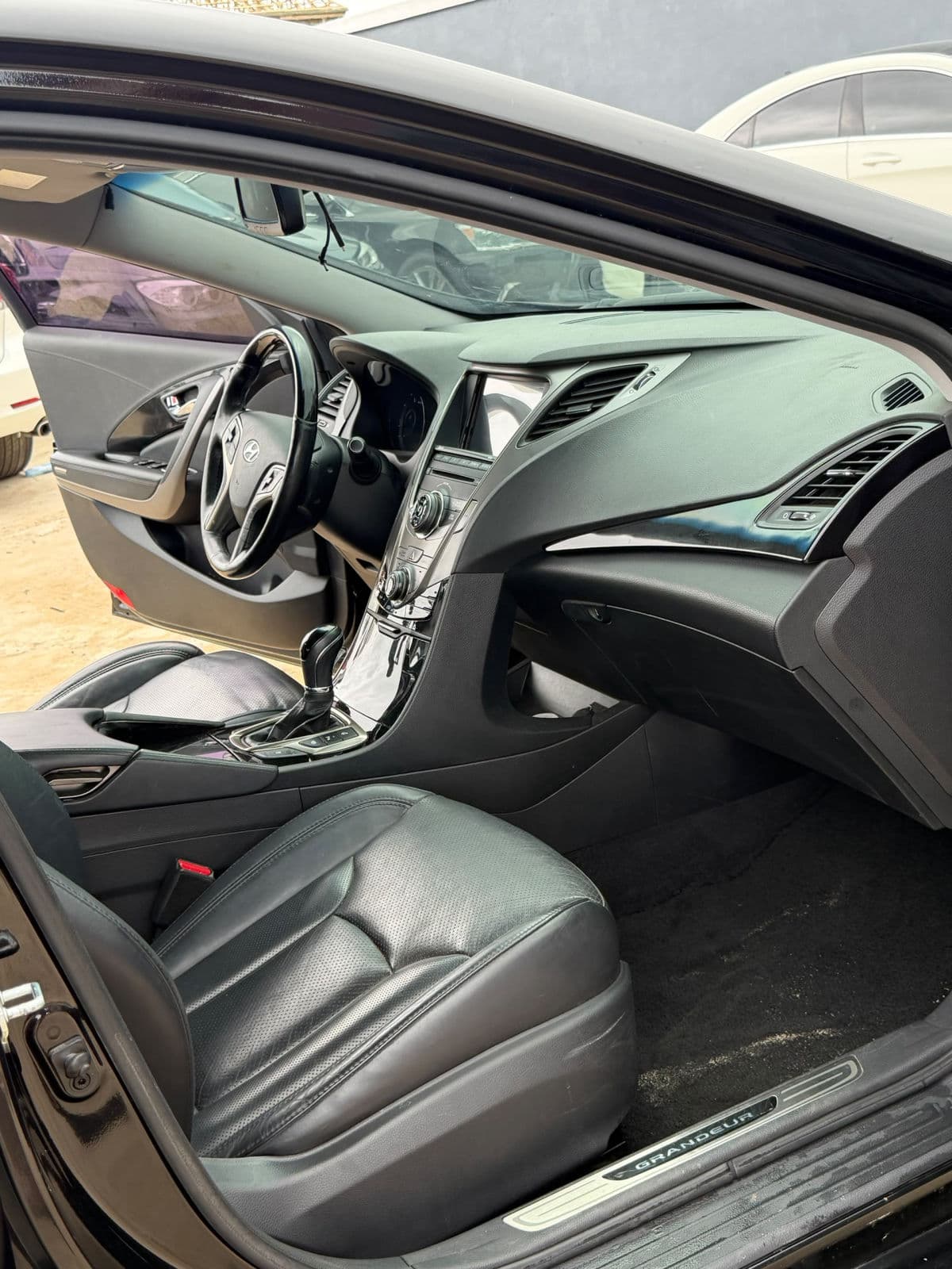2012 Hyundai Azera Sedan — photo 7 of 10