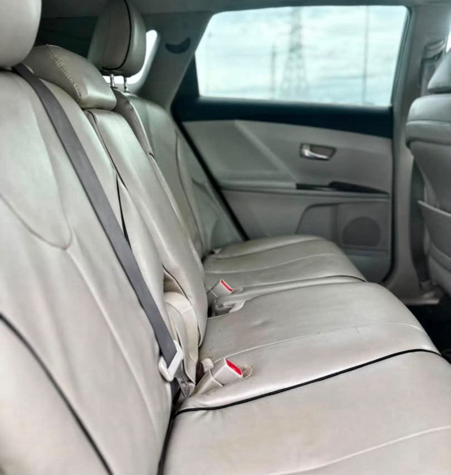 2011 Toyota Venza SUV — photo 3 of 4
