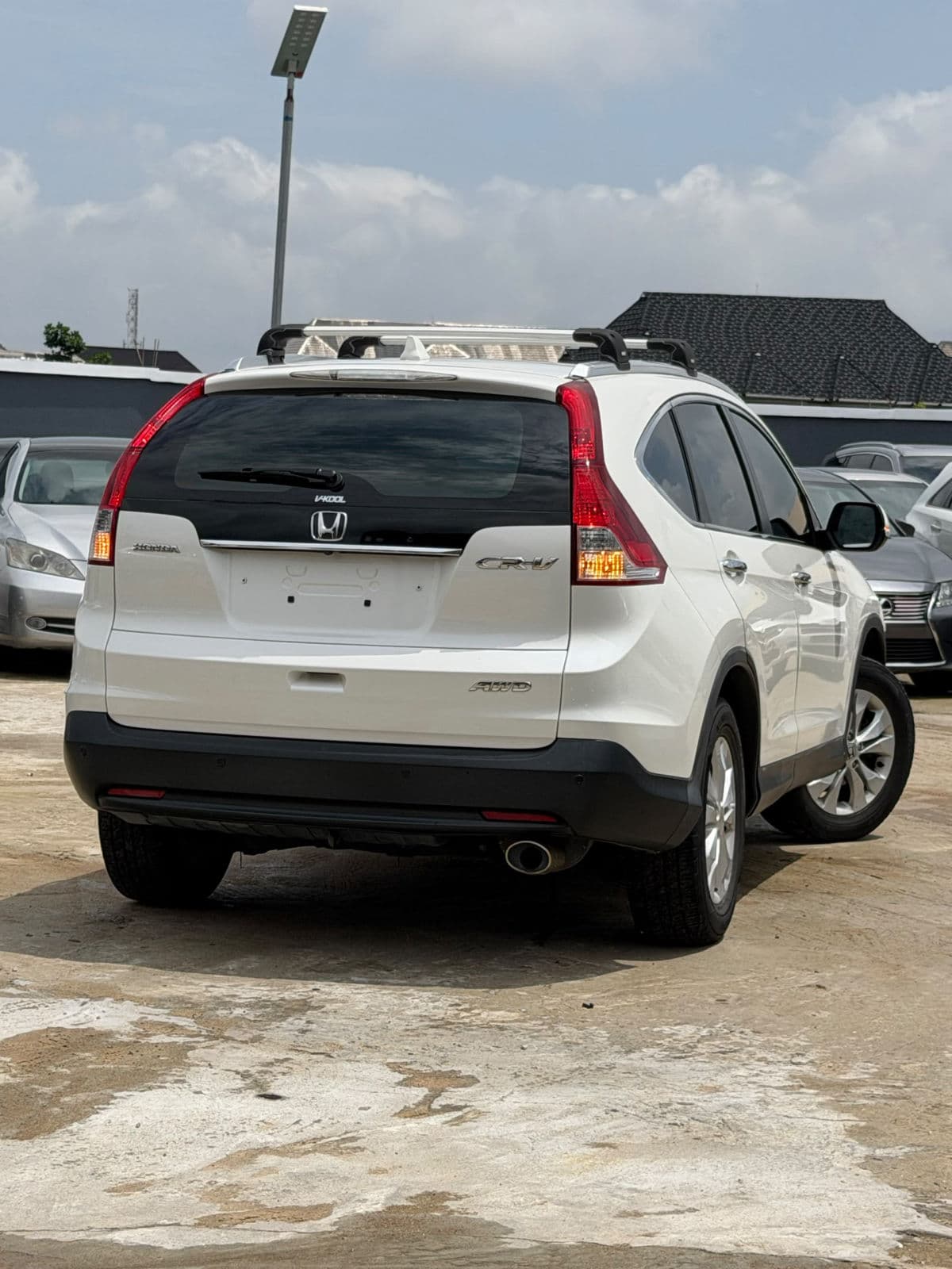 2014 Honda CRV SUV — photo 2 of 9
